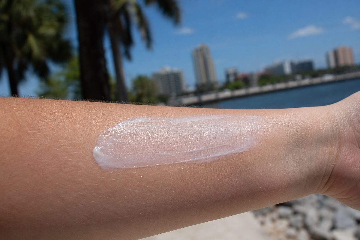 Mineral zinc oxide sunscreen smoothly applied with clean non-greasy absorption